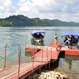 CZORSZTYNIANKA cruceros en góndola por el lago Czorsztyńskie alojamiento JĘDRUŚ Polonia Pieniny