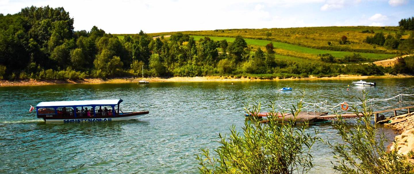 CZORSZTYNIANKA cruceros en góndola por el lago Czorsztyńskie alojamiento JĘDRUŚ Polonia Pieniny
